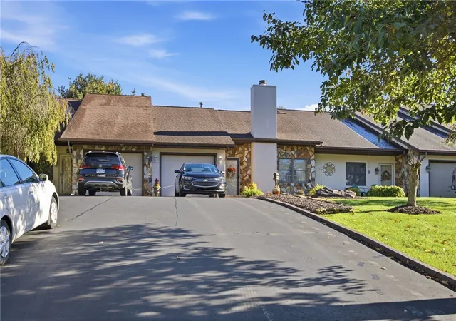 Photo 2 of Townhouse for sale at 137 Oak Dr, Jefferson Twp, PA 16056 | MLS# 1779830 | Listing updated on 2026-10-19