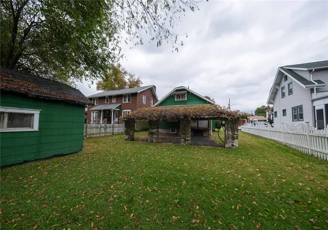 Photo 2 of Single family home for sale at 208 Allegheny Ave, Cheswick, PA 15024 | MLS# 1779837 | Listing updated on 2026-10-20