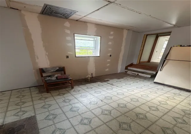 Photo 4 of Single family home for sale at 745 Western Ave, Washington, PA 15301 | MLS# 1779568 | Listing updated on 2026-10-19