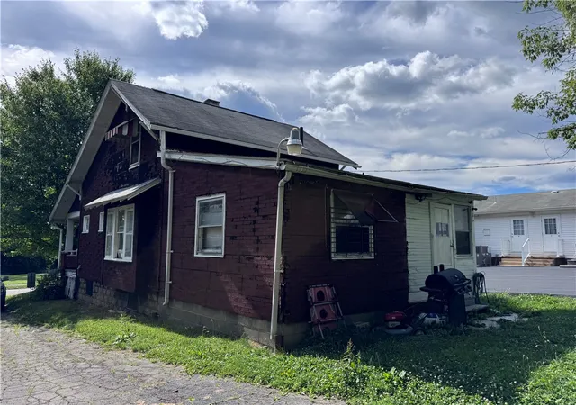 Photo 4 of Single family home for sale at 456 Ormond, Sharon, PA 16146 | MLS# 1779946 | Listing updated on 2026-10-20