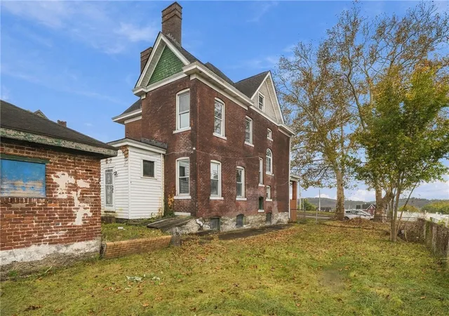 Photo 4 of Single family home for sale at 2019 Jenny Lind St, Mc Keesport, PA 15132 | MLS# 1779957 | Listing updated on 2026-10-20