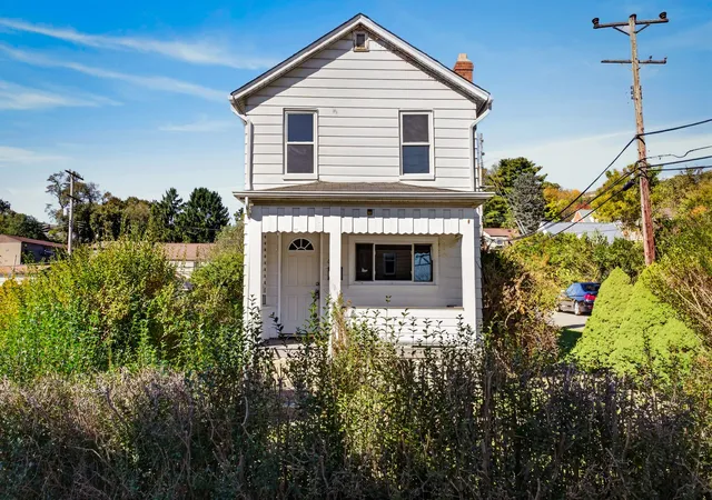 Photo 3 of Single family home for sale at 602 7th Avenue, Carnegie, PA 15106 | MLS# 1780120 | Listing updated on 2026-10-21