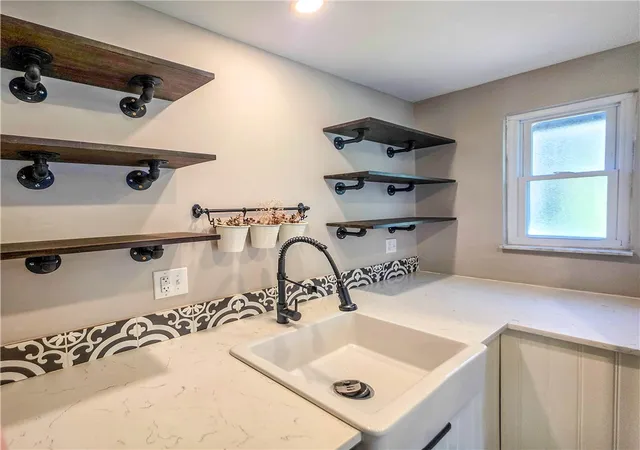 Photo 4 of Single family home for sale at 140 Lawrence Ave, Pittsburgh, PA 15238 | MLS# 1779918 | Listing updated on 2026-10-21