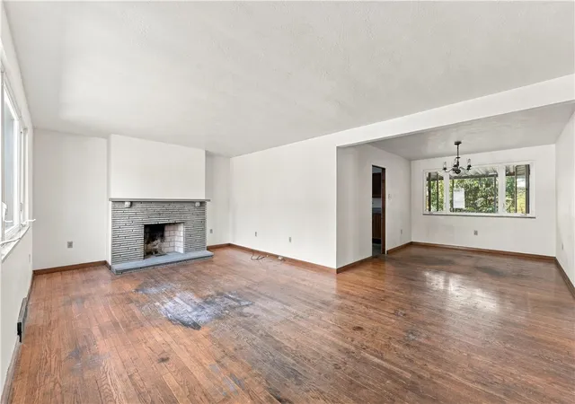 Photo 3 of Single family home for sale at 1405 N Spring St, Shaler, PA 15116 | MLS# 1778298 | Listing updated on 2026-10-21