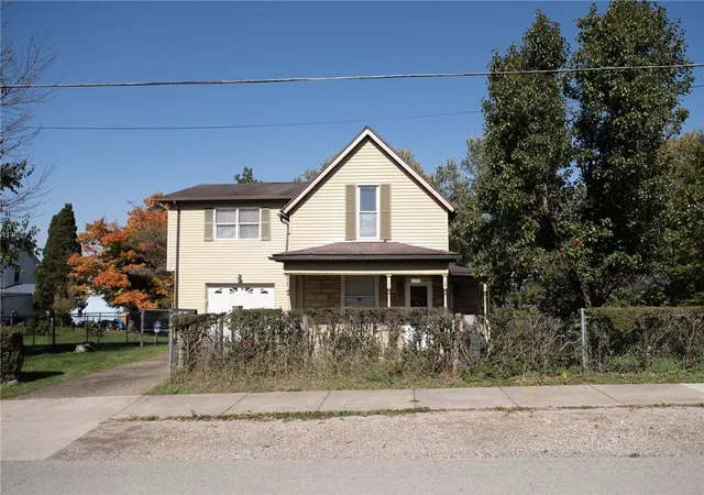 Photo 2 of Single family home for sale at 955 Ewing St, Canton Twp, PA 15301 | MLS# 1779494 | Listing updated on 2026-10-22