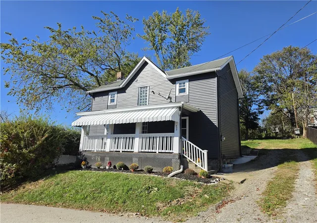 Photo 1 of Single family home for sale at 423 Fox Hl St, Greensburg, PA 15601 | MLS# 1780207 | Listing updated on 2026-10-21