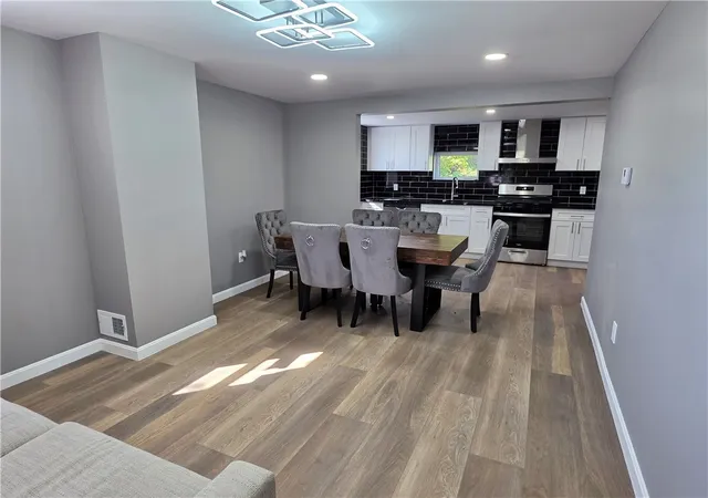Photo 4 of Single family home for sale at 423 Fox Hl St, Greensburg, PA 15601 | MLS# 1780207 | Listing updated on 2026-10-21