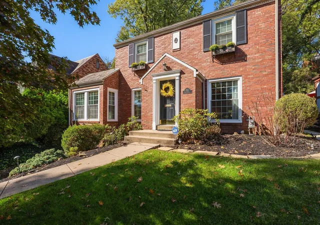 Photo 1 of Single family home for sale at 752 Country Clb Dr, Pittsburgh, PA 15228 | MLS# 1780255 | Listing updated on 2026-10-22