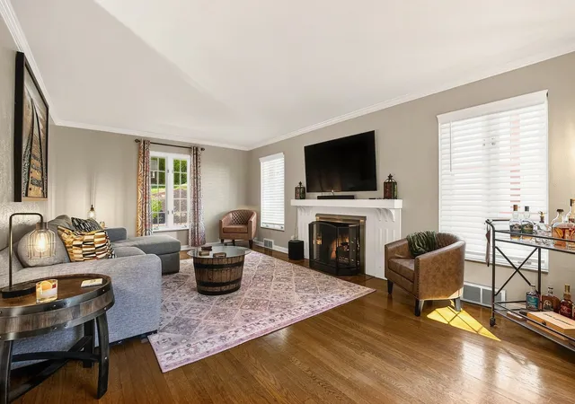 Photo 3 of Single family home for sale at 752 Country Clb Dr, Pittsburgh, PA 15228 | MLS# 1780255 | Listing updated on 2026-10-22