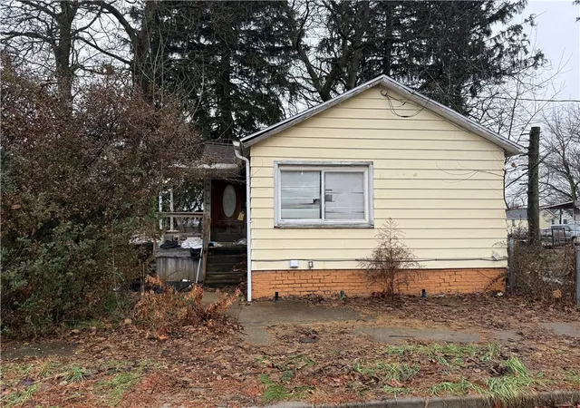Photo 1 of Single family home for sale at 1142 Hamilton Ave, Farrell, PA 16121 | MLS# 1780282 | Listing updated on 2026-10-21