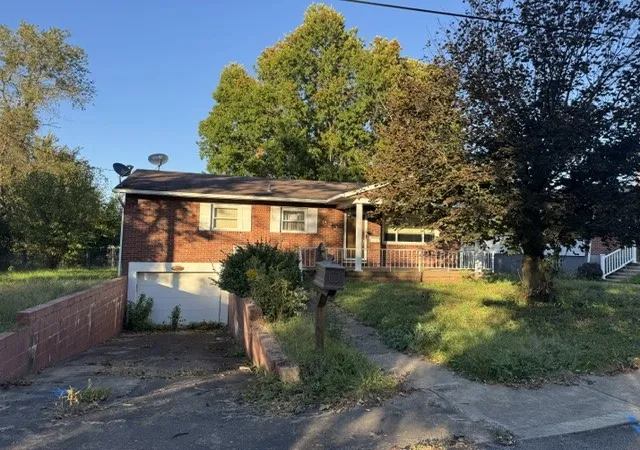 Photo 1 of Single family home for sale at 922 Anne Ave, Charleroi, PA 15022 | MLS# 1780317 | Listing updated on 2026-10-21
