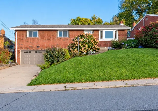 Photo 1 of Single family home for sale at 921 Shadycrest Rd, Beechview, PA 15216 | MLS# 1780132 | Listing updated on 2026-10-22