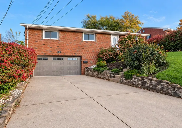 Photo 2 of Single family home for sale at 921 Shadycrest Rd, Beechview, PA 15216 | MLS# 1780132 | Listing updated on 2026-10-22