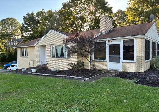 Photo 3 of Single family home for sale at 447 Kittanning Pike, Fox Chapel, PA 15215 | MLS# 1779287 | Listing updated on 2026-10-22