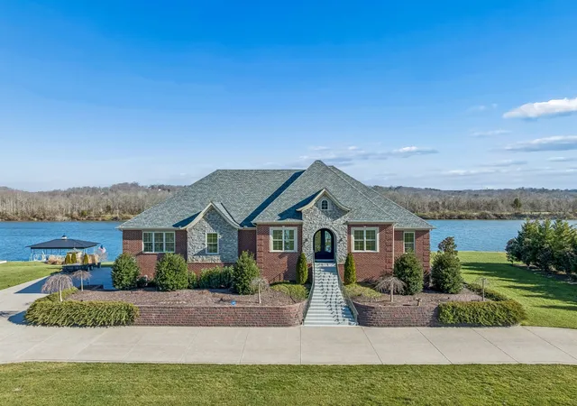 Photo 1 of Single family home for sale at 185 Shoals Lndg, Ashland City, TN 37015 | MLS# 3529380 | Listing updated on 2026-08-31