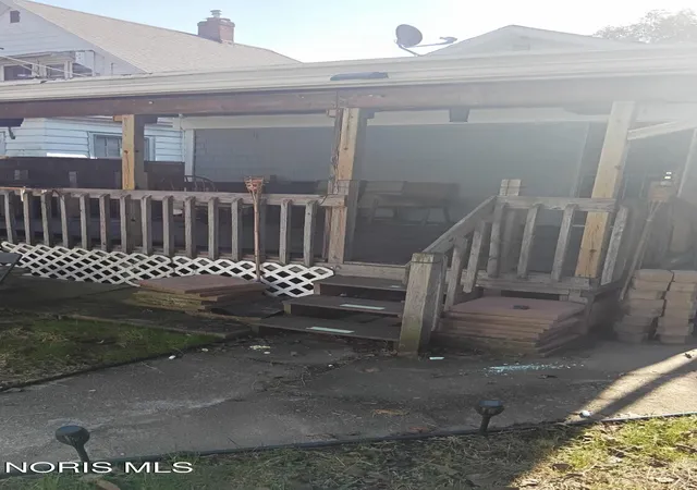 Photo 3 of Single family home for sale at 313 Mettler St, Toledo, OH 43608 | MLS# 10003040 | Listing updated on 2026-10-26