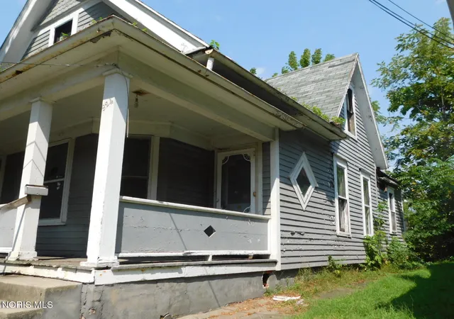Photo 2 of Single family home for sale at 924 Blum St, Toledo, OH 43607 | MLS# 10003506 | Listing updated on 2026-09-02