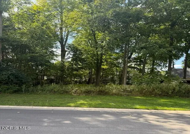 Photo 1 of Land for sale at 3521 Southpoint Rd, Toledo, OH 43615 | MLS# 10004221 | Listing updated on 2026-09-04