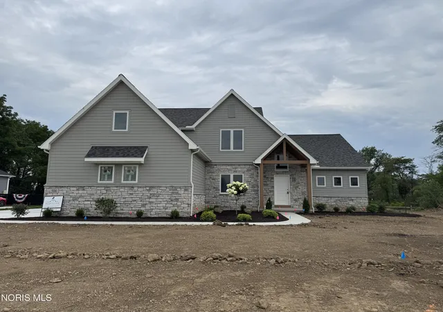 Photo 1 of Single family home for sale at 500 Chippewa Ln, Perrysburg, OH 43551 | MLS# 10006227 | Listing updated on 2026-09-01