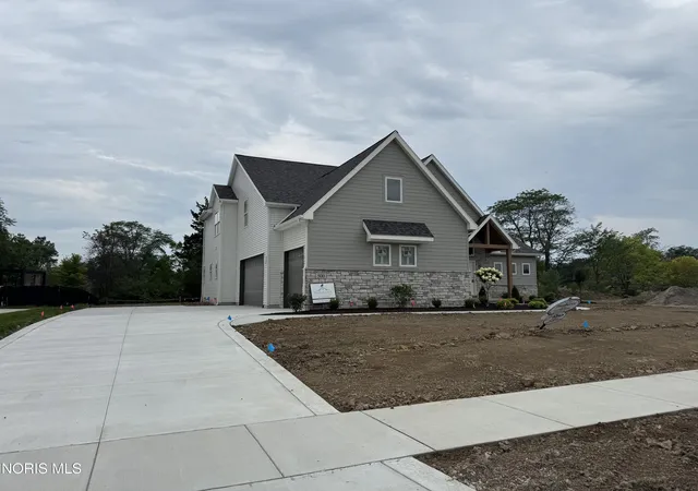 Photo 3 of Single family home for sale at 500 Chippewa Ln, Perrysburg, OH 43551 | MLS# 10006227 | Listing updated on 2026-09-01