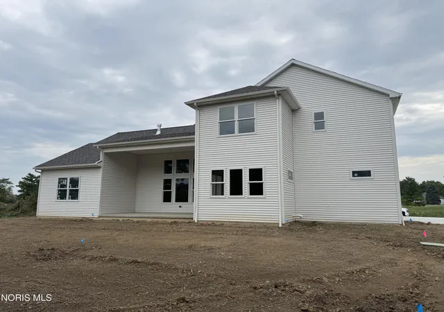Photo 4 of Single family home for sale at 500 Chippewa Ln, Perrysburg, OH 43551 | MLS# 10006227 | Listing updated on 2026-09-01