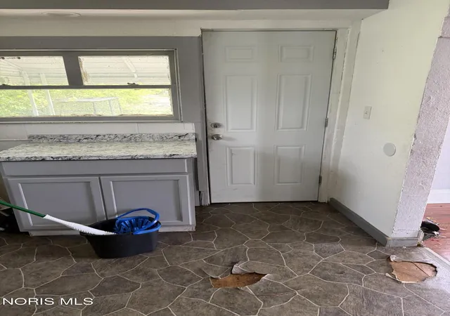 Photo 2 of Single family home for sale at 1102 Montrose Ave, Toledo, OH 43607 | MLS# 10006374 | Listing updated on 2026-09-15