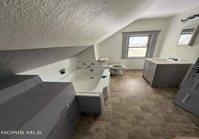 Photo 3 of Single family home for sale at 1102 Montrose Ave, Toledo, OH 43607 | MLS# 10006374 | Listing updated on 2026-09-15