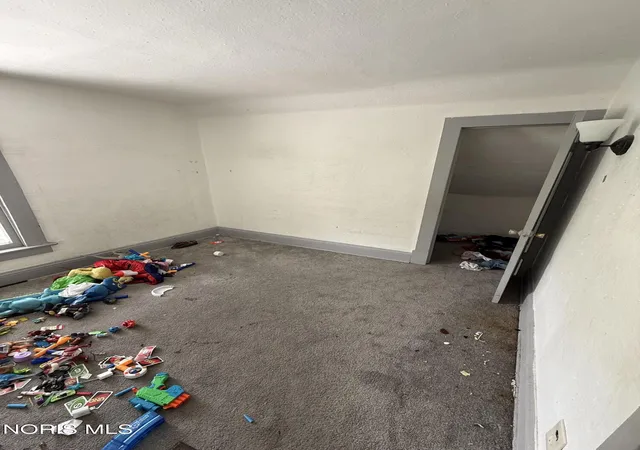 Photo 3 of Single family home for sale at 1102 Montrose Ave, Toledo, OH 43607 | MLS# 10006374 | Listing updated on 2026-09-15
