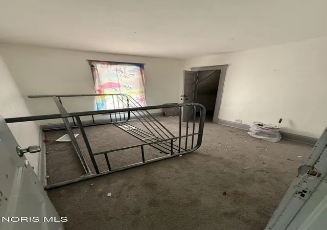 Photo 4 of Single family home for sale at 1102 Montrose Ave, Toledo, OH 43607 | MLS# 10006374 | Listing updated on 2026-09-15