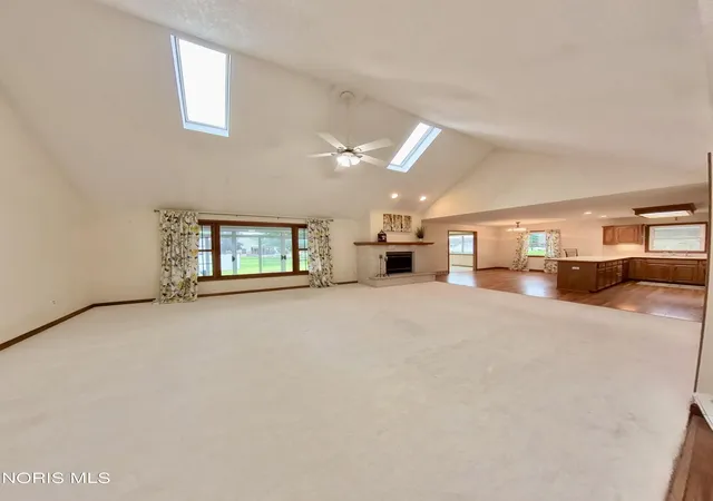 Photo 3 of Single family home for sale at 1013 S Lallendorf Rd, Oregon, OH 43616 | MLS# 10006421 | Listing updated on 2026-09-18