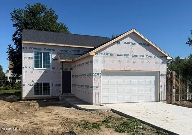 Photo 2 of Single family home for sale at 1051 Lakeside Ln, Oregon, OH 43616 | MLS# 10006956 | Listing updated on 2026-09-24
