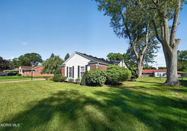 Photo 51 of Sale Pending at 5040 Macklyn Dr, Toledo, OH 43615 | MLS# 10013688 | Listing updated on 2026-10-23
