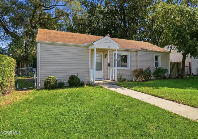 Photo 2 of Single family home for sale at 1326 Montain Rd, Toledo, OH 43615 | MLS# 10008586 | Listing updated on 2026-10-19