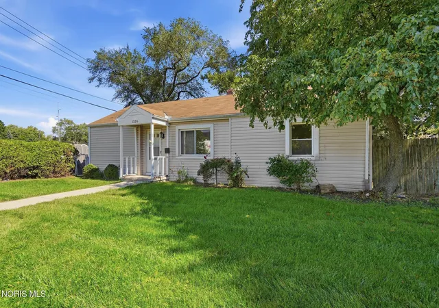 Photo 3 of Single family home for sale at 1326 Montain Rd, Toledo, OH 43615 | MLS# 10008586 | Listing updated on 2026-10-19