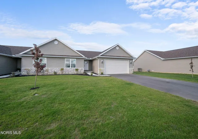 Listing Photo 2 - Condo for sale in building located at 14529 Dexter Fls Rd, Perrysburg, OH 43551