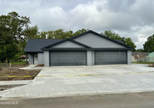 Photo 2 of Single family home for sale at 102 Maumee Ln, Antwerp, OH 45813 | MLS# 10009213 | Listing updated on 2026-09-17