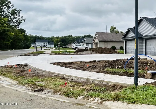 Photo 3 of Single family home for sale at 102 Maumee Ln, Antwerp, OH 45813 | MLS# 10009213 | Listing updated on 2026-09-17