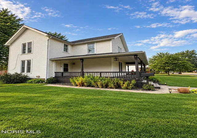 Photo 3 of Single family home for sale at 123 Clinton Ave, Tiffin, OH 44883 | MLS# 10009482 | Listing updated on 2026-09-22