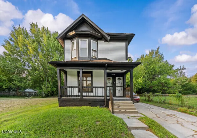 Multi family home for sale at 1026 Oakwood Ave, Toledo, OH 43607 | MLS# 10009810