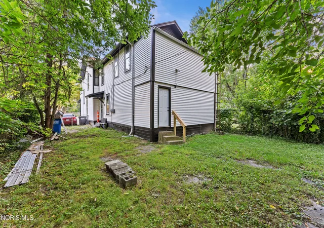 Photo 3 of House for sale at 1026 Oakwood Ave, Toledo, OH 43607 | MLS# 10009810 | Listing updated on 2026-10-12