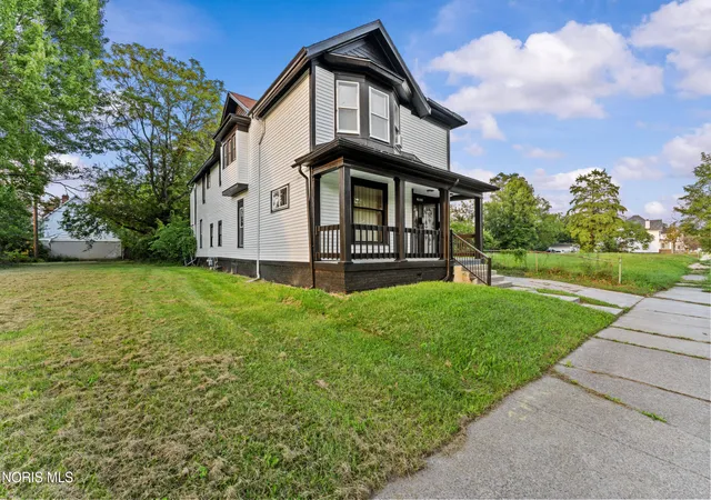 Photo 4 of House for sale at 1026 Oakwood Ave, Toledo, OH 43607 | MLS# 10009810 | Listing updated on 2026-10-12