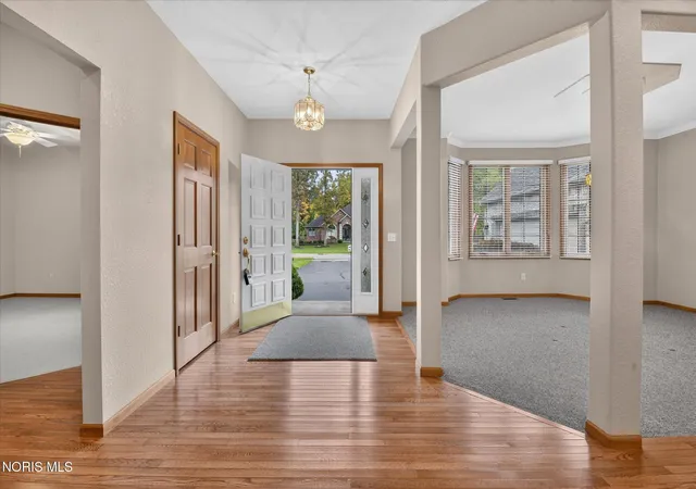 Photo 3 of Single family home for sale at 7910 Colony Woods Dr, Toledo, OH 43617 | MLS# 10010331 | Listing updated on 2026-10-28