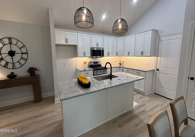 Photo 3 of Single family home for sale at 4550 Vineyard Rd, Toledo, OH 43623 | MLS# 10010320 | Listing updated on 2026-10-25