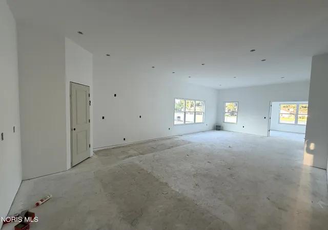 Photo 2 of Single family home for sale at 26 Victory Ln, Holland, OH 43528 | MLS# 10011375 | Listing updated on 2026-10-05