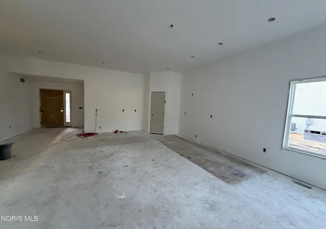 Photo 3 of Single family home for sale at 26 Victory Ln, Holland, OH 43528 | MLS# 10011375 | Listing updated on 2026-10-05