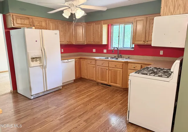 Photo 4 of Sale Pending at 22689 W Oh 579, Curtice, OH 43412 | MLS# 10013023 | Listing updated on 2026-10-09