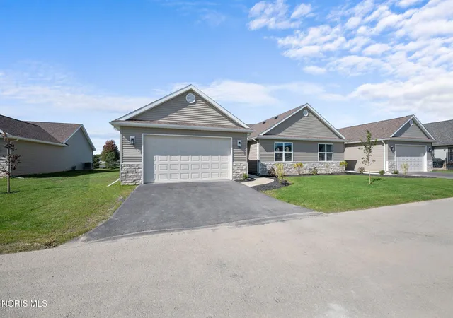 Listing Photo 2 - Condo for sale in building located at 14539 Dexter Fls Rd, Perrysburg, OH 43551