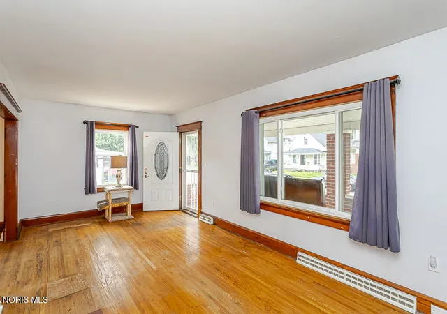 Photo 3 of Single family home for sale at 1446 Prouty Ave, Toledo, OH 43609 | MLS# 10011999 | Listing updated on 2026-10-05