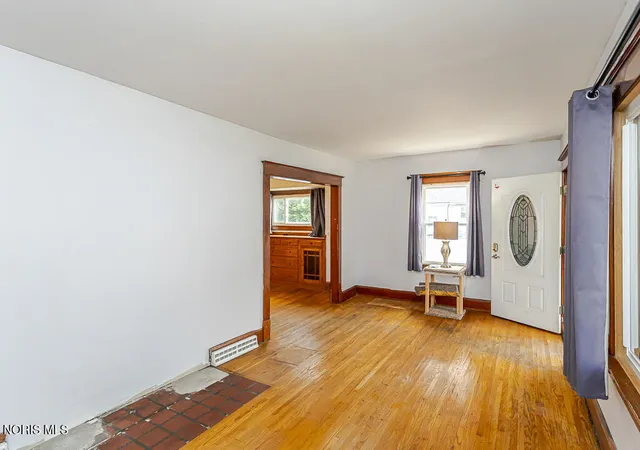 Photo 4 of Single family home for sale at 1446 Prouty Ave, Toledo, OH 43609 | MLS# 10011999 | Listing updated on 2026-10-05