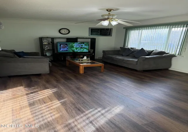Photo 2 of Single family home for sale at 5204 Silvertown Dr, Sylvania, OH 43560 | MLS# 10011010 | Listing updated on 2026-10-29